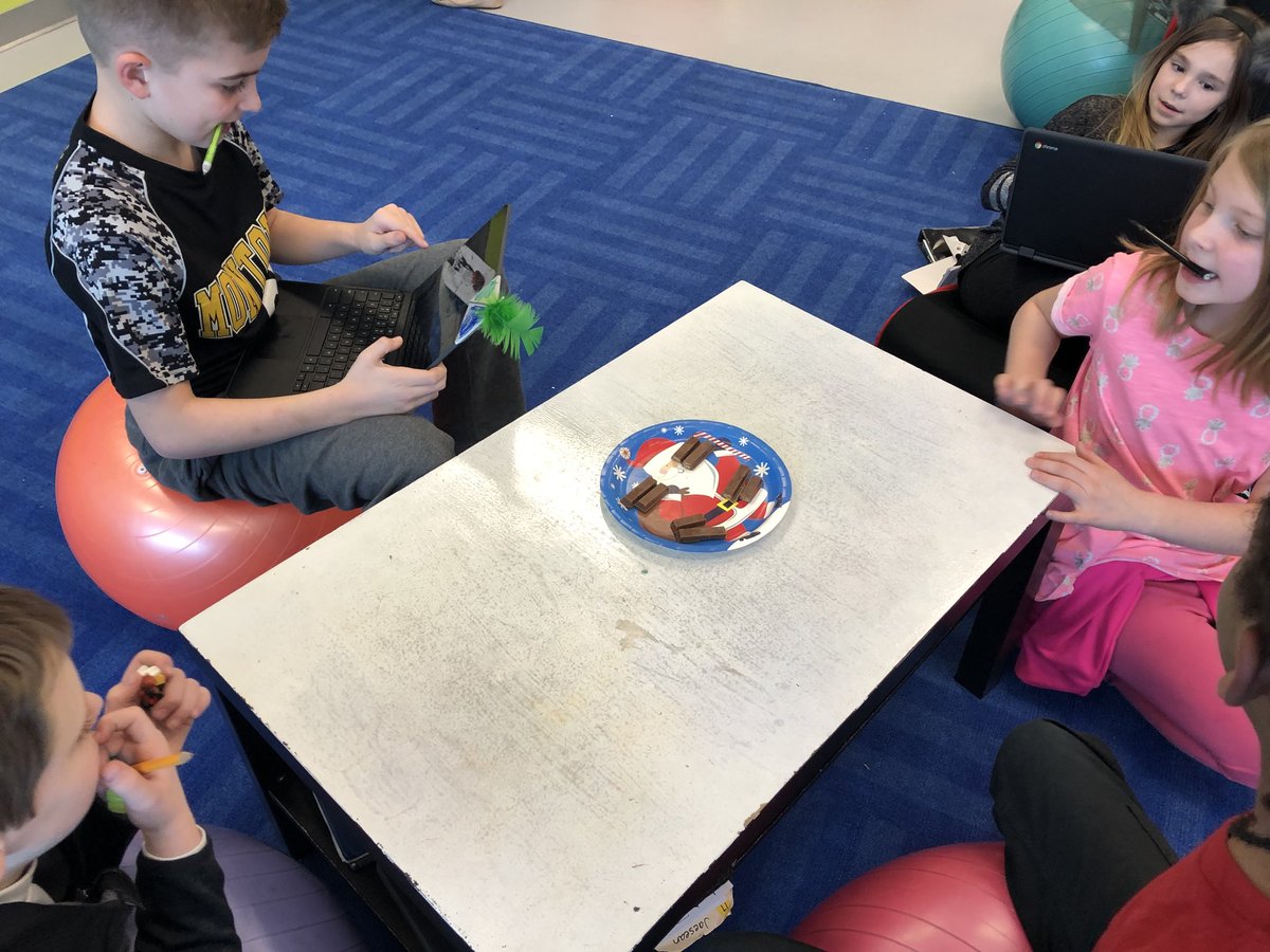 jasonburikmsd's tweet photo. Really cool equivalent fractions lesson using candy in Mrs. Hobbs room! @MrsHobbsGrade3 #MakingFractionsFun https://t.co/1MgdR0TR2x