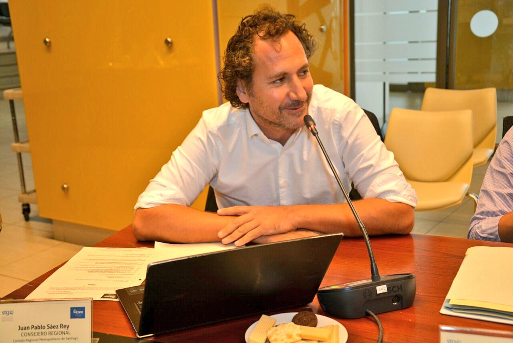 COREsantiago's tweet photo. [AHORA] Intendente Claudio @Orrego entrega última Cuenta de Gestión frente al @COREsantiago, destacando logros del periodo 2014-2018 #SomosCoreRM https://t.co/tR5NhMZnqg