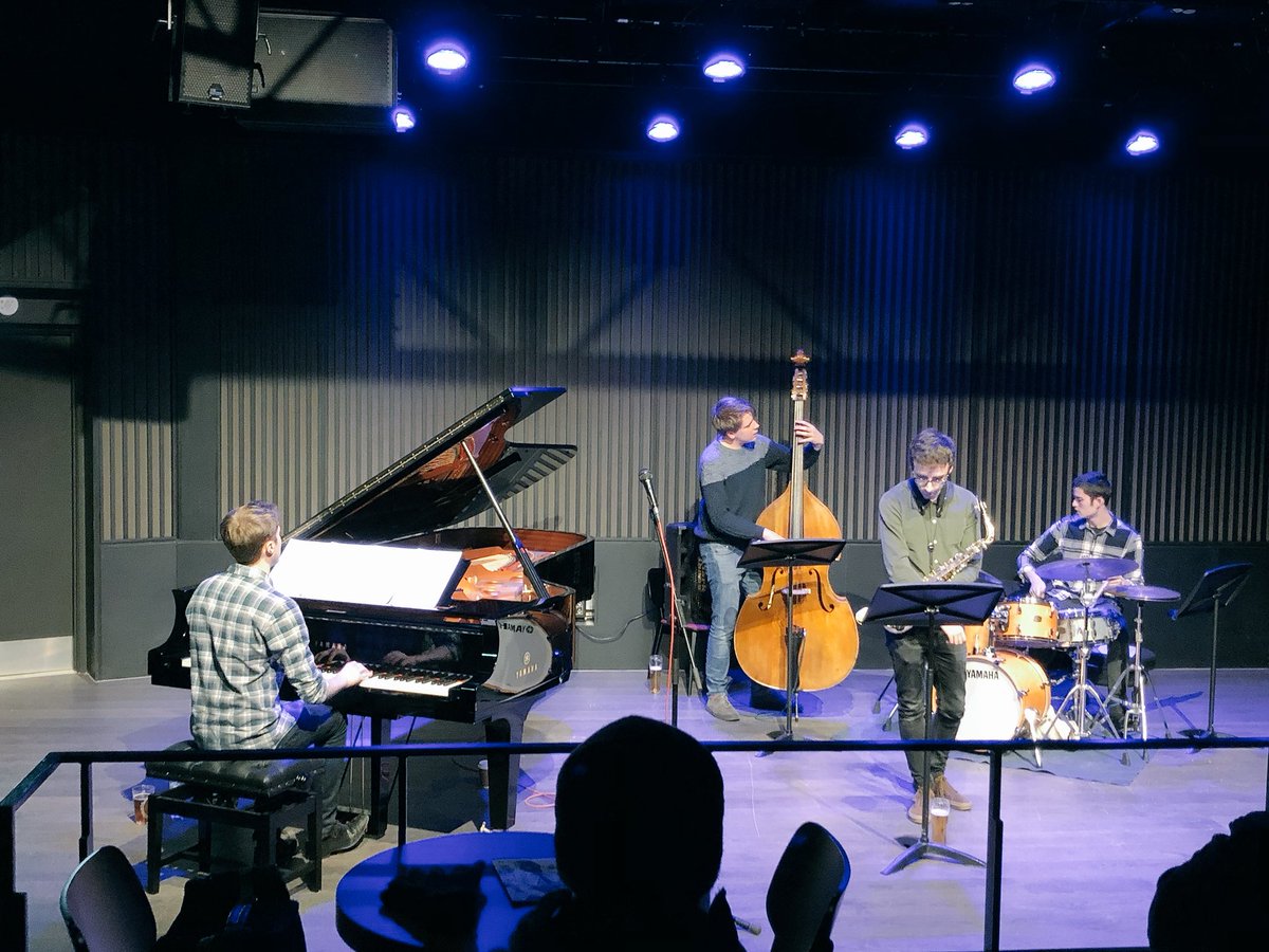 Baindrums's tweet photo. @BirmConsJazz #EastsideJazzClub #mikegee Quartet on now!! 🎼👊🎉🎵🍰🕺💃🎆 Brand new suite making its WORLD PREMIERE! So good that #Harry&amp;Meghan are popping into @MyBCU tomorrow am!!! 🤭🤗🥁 https://t.co/xBJK5ds3vG