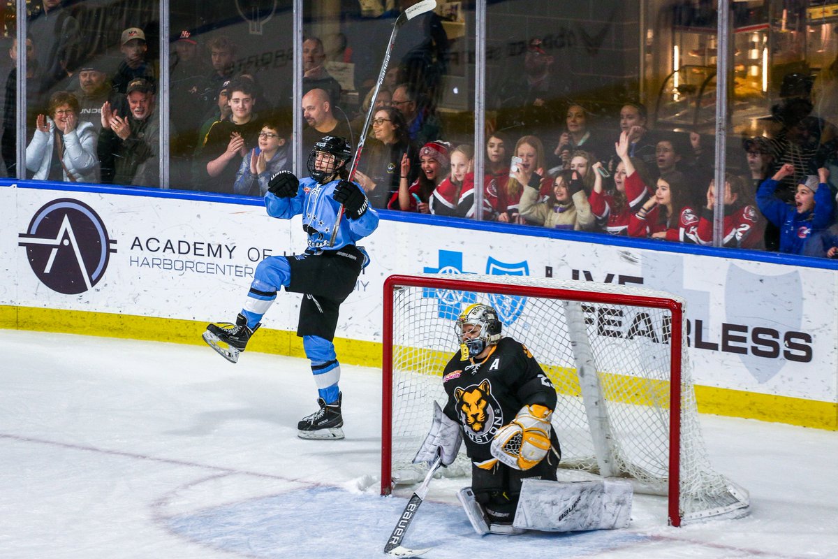 BuffaloBeauts's tweet photo. HAPPY BIRTHDAY to the only two-time #IsobelCup champion, and our captain, @corinnebuie! 🎂🎈🎉 https://t.co/e6q3pNWYFE