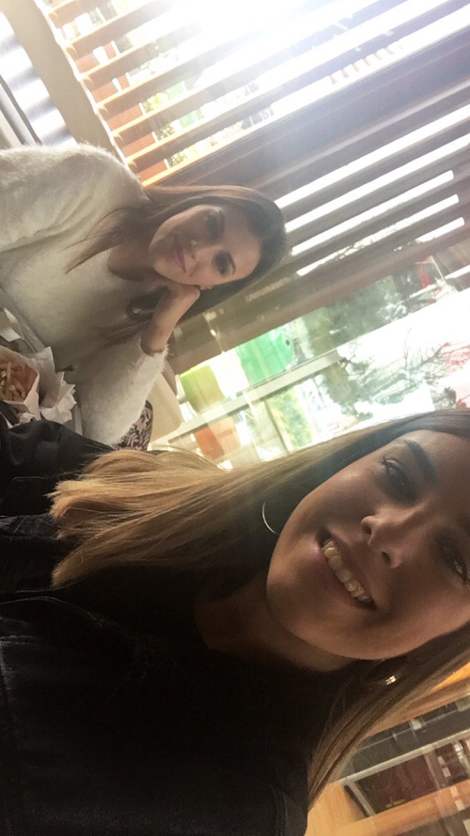 marialucena30's tweet photo. AMIGA, con mayúsculas 💓 te quiero @saritamarting https://t.co/U4Z2R7Mf8E