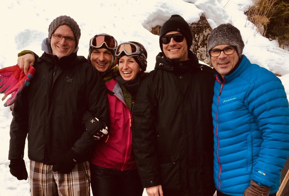 c_garrels's tweet photo. Wir sind durchgestartet, haben Berge bezwungen und uns aufgemacht, den nächsten Gipfel zu erklimmen. Let’s go! Stolz auf eine tolle @ADAC-CommCrew, die bereit ist für die Kommunikation und Mobilität der Zukunft. #thenextlevel https://t.co/Ja8tzVI9pn