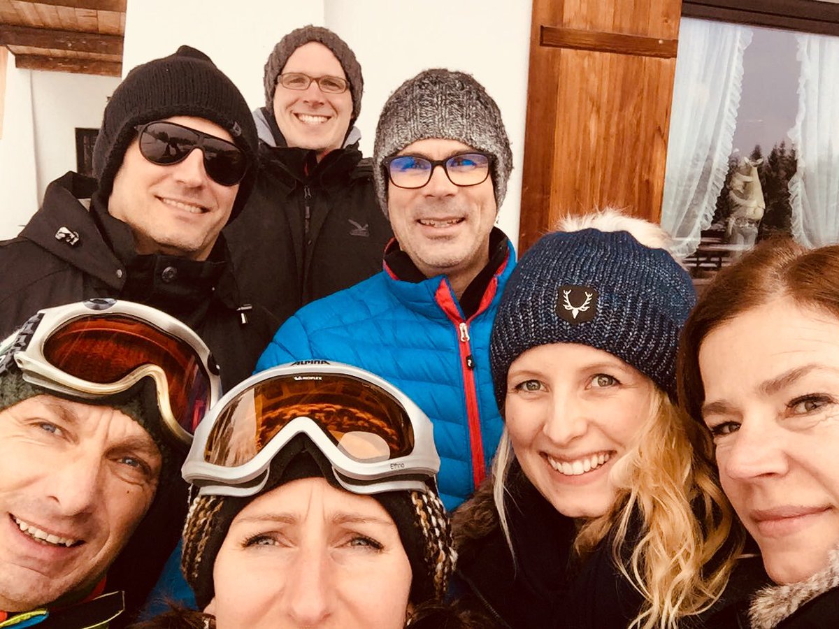 c_garrels's tweet photo. Wir sind durchgestartet, haben Berge bezwungen und uns aufgemacht, den nächsten Gipfel zu erklimmen. Let’s go! Stolz auf eine tolle @ADAC-CommCrew, die bereit ist für die Kommunikation und Mobilität der Zukunft. #thenextlevel https://t.co/Ja8tzVI9pn