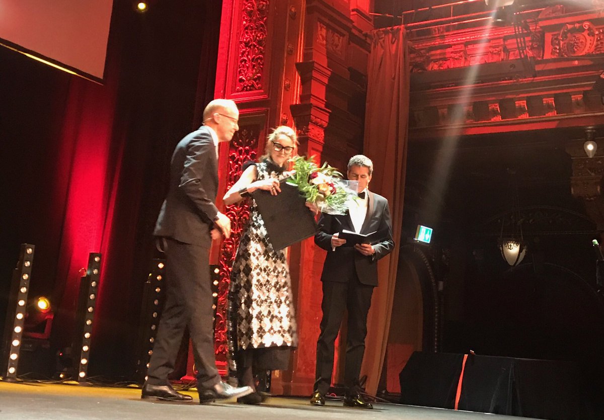 ABBSverige's tweet photo. Grattis @DanicaKragic Jensfelt ”Årets Techprofil” #vakvinna ”Hon är inte bara bäst i världen på AI, hon är bäst i universum” @J__Soderstrom https://t.co/sweAKaXRvy