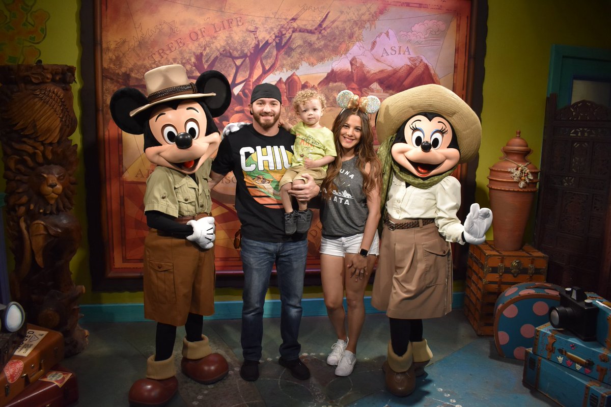 MikeRioMMA's tweet photo. Great #Disney trip. #LiamAlexanderRio #MickeyMouse #MinnieMouse #RioFamily https://t.co/EUbpTOQyem