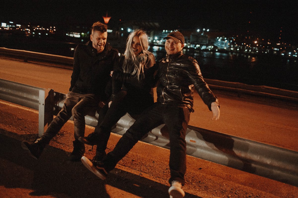 Amy_Guess's tweet photo. Little surprise for you guys coming up on 3/10! Having an exclusive after-show hang with me and my band in Pontiac, MI. Tag your homies for a chance to win tix &amp; backstage VIP access 📛🧡⚡️ https://t.co/kJhhgYZ6iS