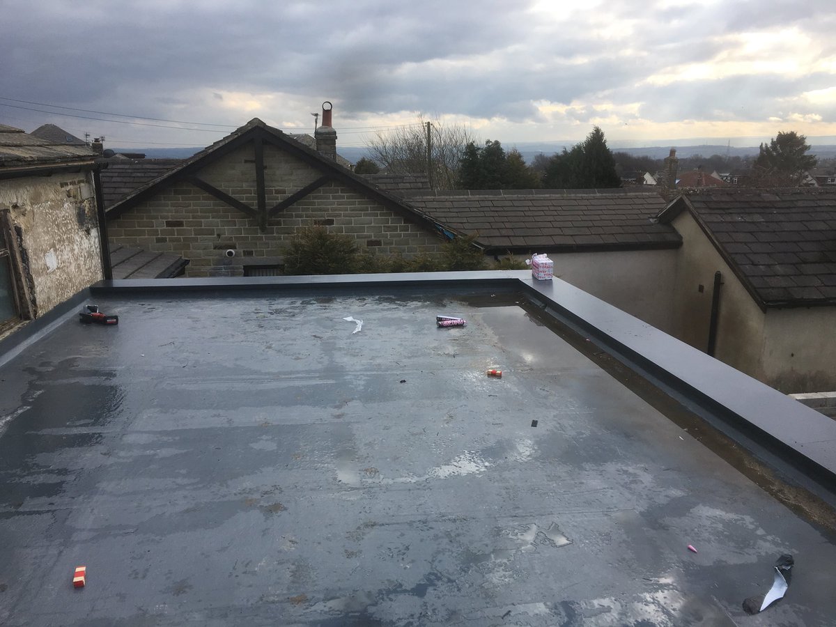 GmrAluminium's tweet photo. 5 pane @Senior_Systems #Ali-Fold door fitted today along with some aluminium pressings around the flat roof!! https://t.co/62VVnMS6o9