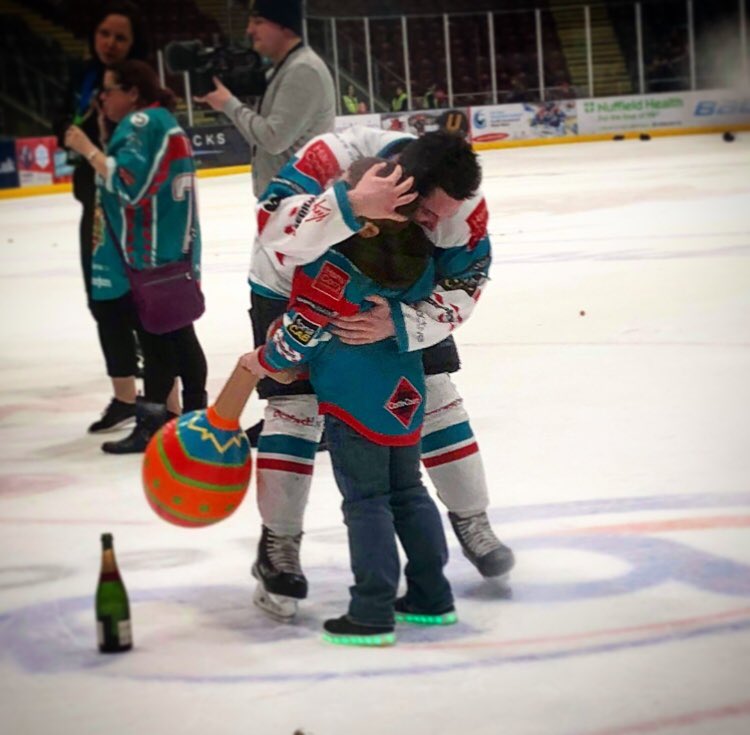 AmieMcClean's tweet photo. Of all the photos from the #CCFinal18 this is one of my favourites!! It shows the true, raw emotion!! @murphydarcy15 Ethan says winning hugs are the best!! #ChallengeCupChampions2018 https://t.co/KMojWnEZJP