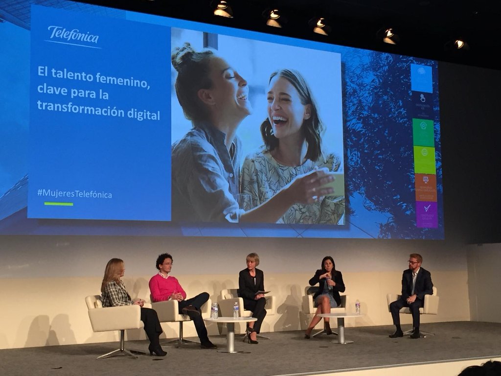 luciaGS's tweet photo. En Telefónica creemos en el gran poder transformador de la diversidad.

Hoy, mesa redonda de auténtico lujo para hablar sobre el talento femenino, clave para la transformación

#mujeresTelefonica https://t.co/8HaJ7LQJa9