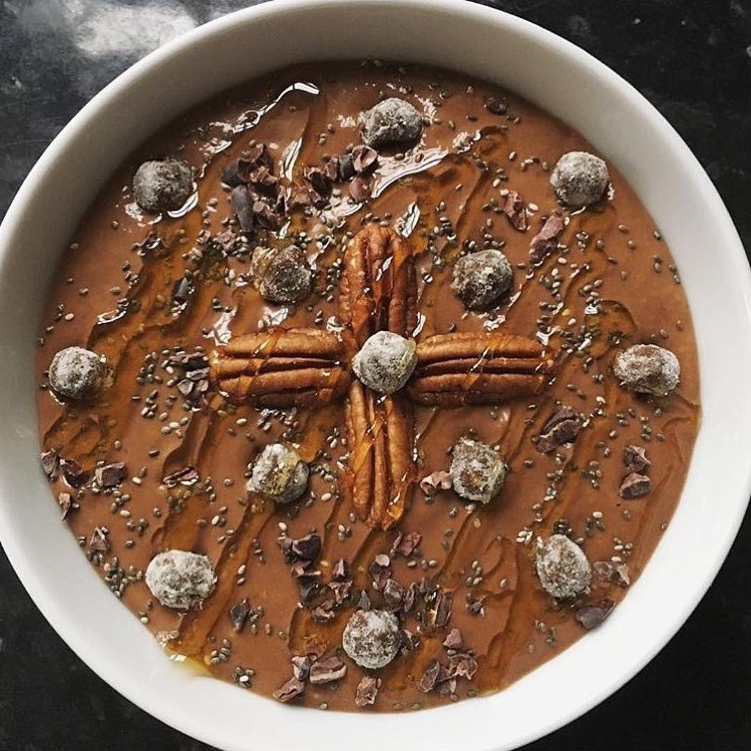 DymatizeCol's tweet photo. #Dymatizekitchen #recipeoftheday por -tonifituk
Tazón batido de proteína y cacao 🍫
1 cucharada dymatize proteína en polvo
1 banana
170gr yogur
100ml de leche
agrega trocitos de chocolate o lo que desees en la parte superior
#dymatizecolombia https://t.co/VoOWaEAW0o