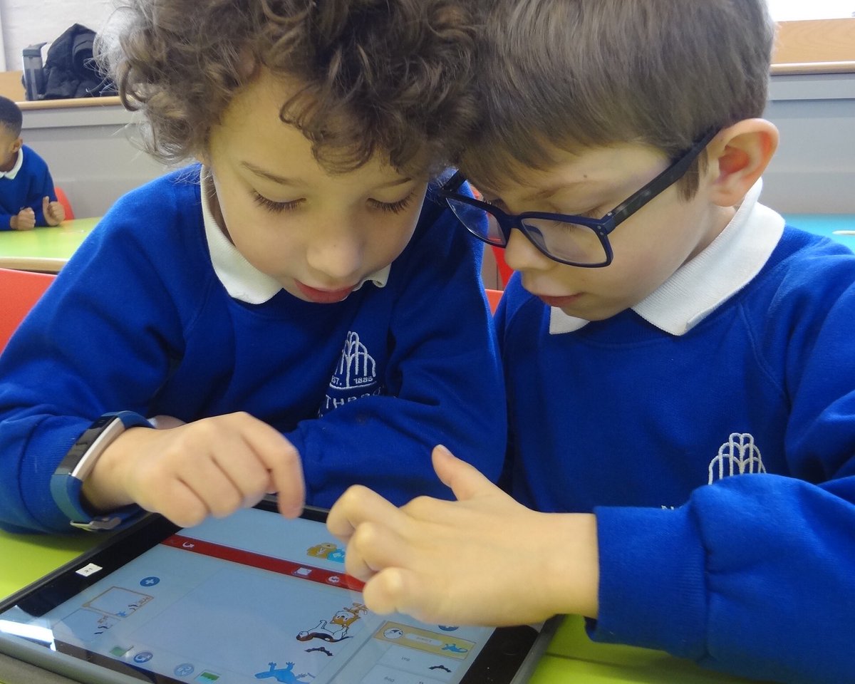 HeathbrookPri's tweet photo. “We made some characters go slow & some go fast so it looked like racing!” Y2’s turn today @LdnCLC to explore #codingcounts using @ScratchJr https://t.co/g3JTqcdy6Y