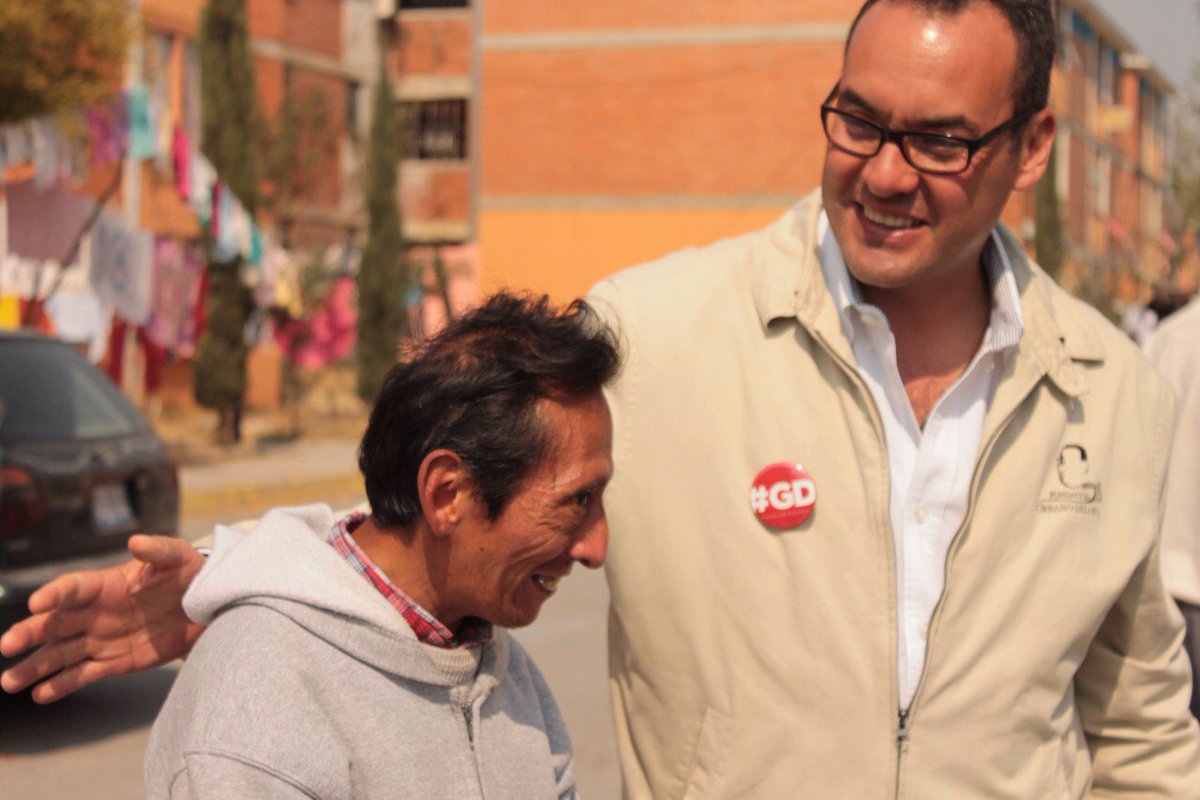 reva_zeus's tweet image. Hoy un día muy especial para muchos cuadros, porque hoy nuestro mentor y formador toma protesta como candidato a la alcaldía de Puebla, un reconocimiento a su esfuerzo e inspiración para nosotros. #YoConMemoDeloya @gdeloya  #MemoTeam #GD2018