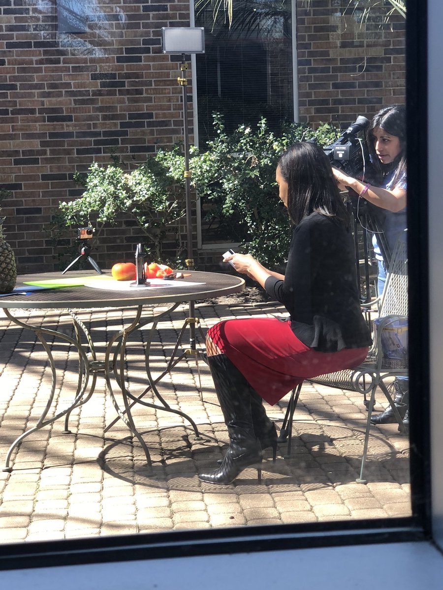 DCBri's tweet image. Idk Twitter... what IS happening? @QuitaC_KVUE  guess we’ll see today on @KVUE news at 5 for #doesitwork #creepinbythewindow