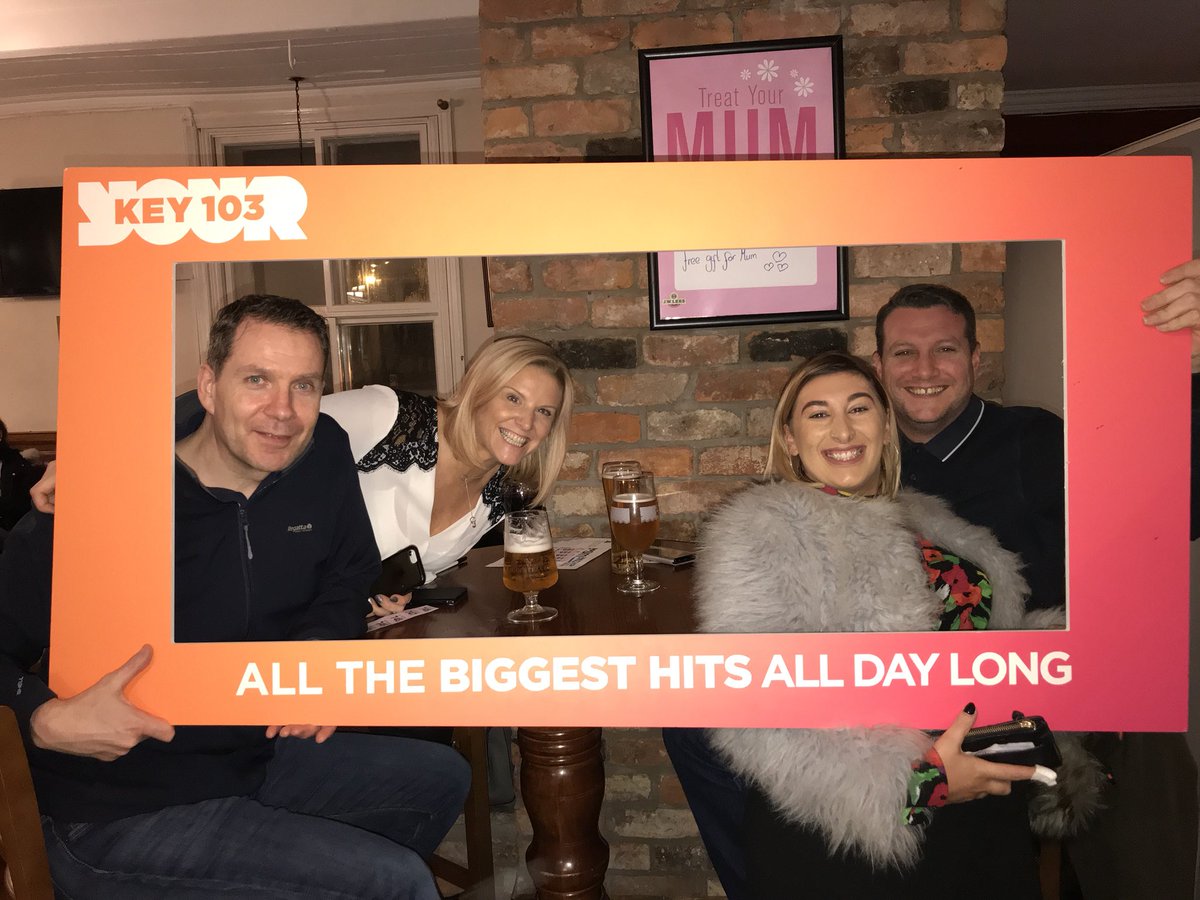 cashforkidsMCR's tweet photo. We’re at @HalfwayRoyton for @HASLAMMATT #Key1000faces pub quiz! 📝🙌🏼 Can he smash his £100 target? #quiztinaaguilera #quizzeerascal https://t.co/2RJJgoeqBt