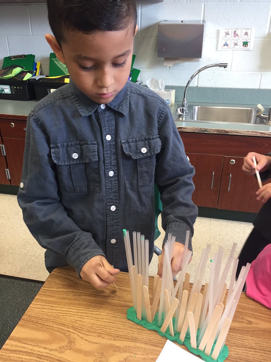 KnightsSTEAM's tweet photo. Another day in kindergarten designing dams! Come to STEAM Night on April 3rd to see our creations! @MsKingsKinder @NTMPrincipal @NTMKnightsAPS @APS_STEM @APSscience #NTMiLab #NTMSteam https://t.co/slEyYl2Tcb