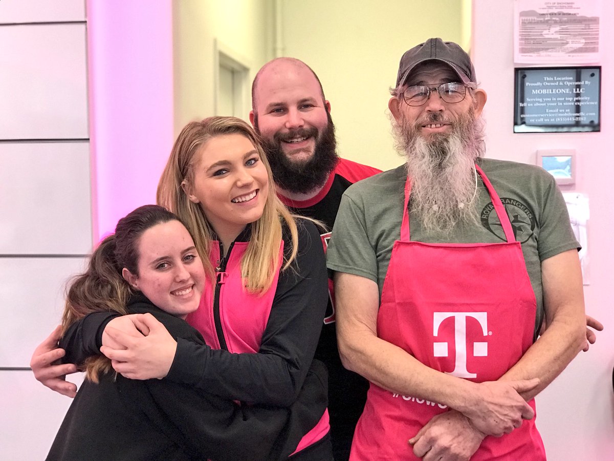 MobileOneLLC's tweet photo. #M1PeopleFirst: "Making wireless dreams come true!"
β @ElmerCaroM1 https://t.co/ALm5AaBSTS
