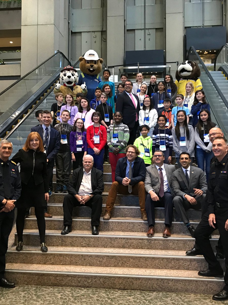 Ward10Team's tweet photo. What a great way to kick off the 15th annual Calgary Safety Expo! https://t.co/mupzTURnSZ #yycsafe #yyc #yyvward10 #nepride https://t.co/vEwDuFUMwt