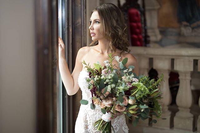 NaamaAnatBridal's tweet image. So many gorgeous designs for our exclusive #BombshellCollection @friscobridalboutique || Hair and Makeup: @wzbeautystudio | Flowers: @hautepoppiesfloral | Dress Designer: @naama_and_anat_bridal | Photography: @williambichara | Venue: @belladonnachapel | Wedding Dress Salon: …