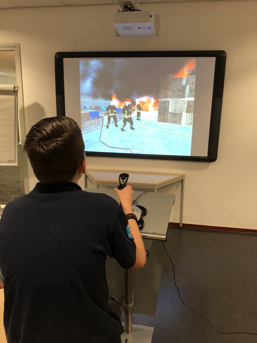 Vanavond een avondje virtueel oefenen voor de bevelvoerders en bevelvoerders in wording. De rest is druk geweest met materiaalkennis #firefightersofthefuture #jeugdbrandweer #jugendfeuerwehr #juniorfirefighter