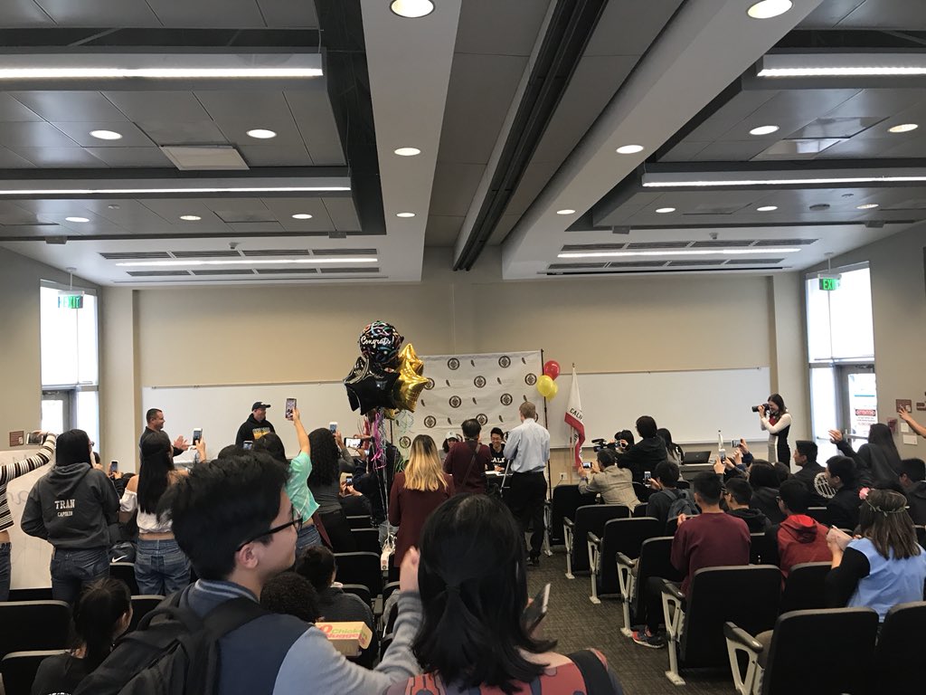 sarah_wang8's tweet photo. A huge congrats to @ArcadiaUnified AHS’ seniors Lauren Buehner and Darius Jing for signing to Columbia and Yale today! These two phenomenal athletes have been incredibly inspiring role models at AHS and I’m so excited to see how far they’ll go! 🤩🙌🏻 https://t.co/padKBJoFLx