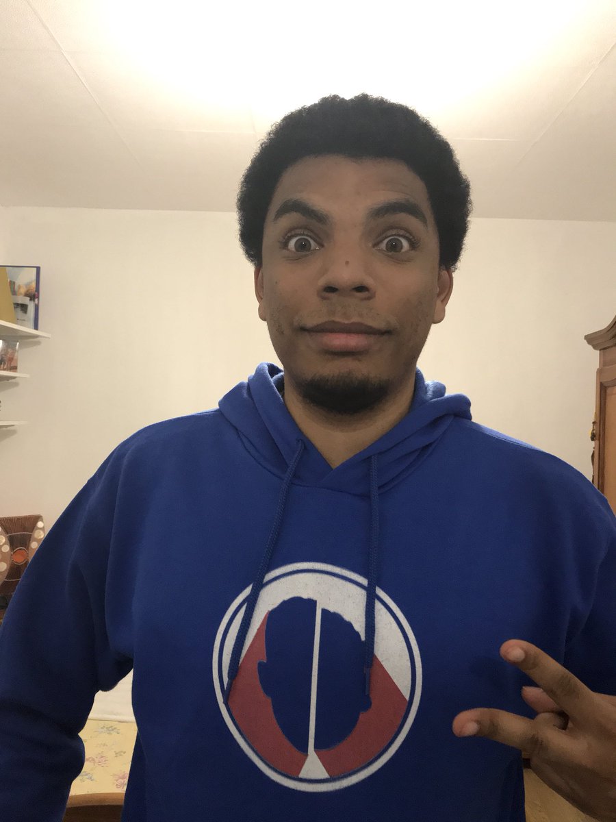 idris440's tweet photo. Et bim un nouveau pull dans la collection @LesParodieBros Toujours aussi cool à porter https://t.co/VBVrbRMbTJ