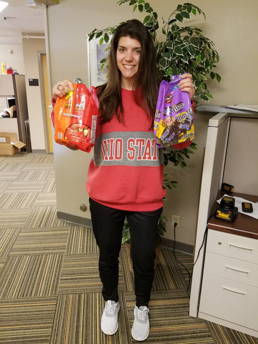 greenbuckeyes's tweet photo. Take a second to play our #RecyclingGame @taytowOhioState and win some free chocolate between 3:30 to 5:00 pm! We β€οΈβ»οΈ ! #GreenBuckyes #MeasureUp2018 https://t.co/9M1sdaydRc