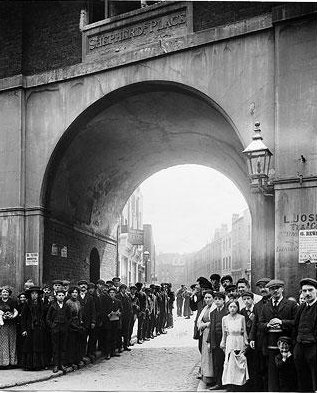 walk_ing_London's tweet photo. Shepherd's Place Archway &amp; Tenter Street, #Spitalfields, 10 May 1909. The archway from White's Row provided access to the poverty-stricken Tenter Ground estate. much of which had been laid out by John Butler of Johns Terrace, #Hackney Road, #Shoreditch #London. https://t.co/Y0gqng49cV