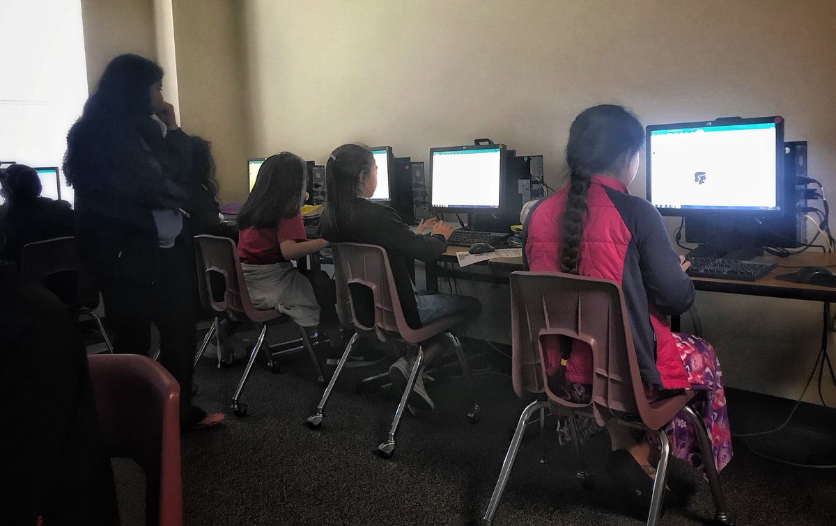 sms_jaguars's tweet image. 6th grade students learning Microsoft publisher as they create flyers on trait #1 of FBISD Profile of a Graduate!!! #learninglots #learningrocks #sartartiastrong #worldclassschool @FortBendISD