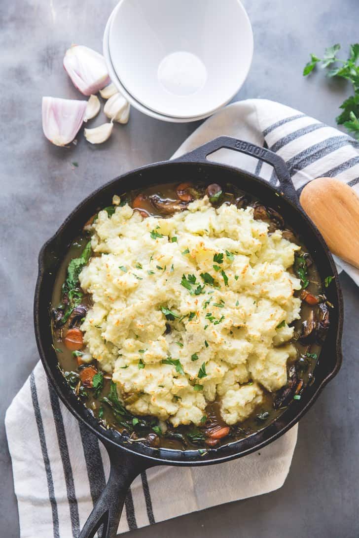 Healthyfamprj's tweet photo. Perfect hearty dinner for #MeatlessMonday! Bookmark this Mushroom Vegan Pot Pie from @lemonsforlulu: https://t.co/M0D9opbEZ1 #veganrecipe #meatlessrecipe https://t.co/eOBV6vPKyU