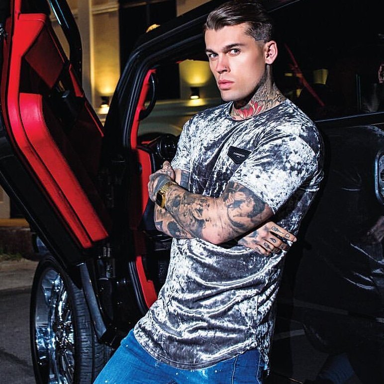 slick_store's tweet photo. 🆕🆕🆕
Gianni Kavanagh Silver Velvet Tee 42€
Buy Now:
https://t.co/gBA9xKeczx
WhatsApp +351968512319
#slickstore #siksilk #sinners #goodfornothing #caylerandsons #11degrees #illusivelondon #roselondon #sixthjune #outfit #outfitoftheday #ootd #streetstyle https://t.co/Pxm7uyZsO9