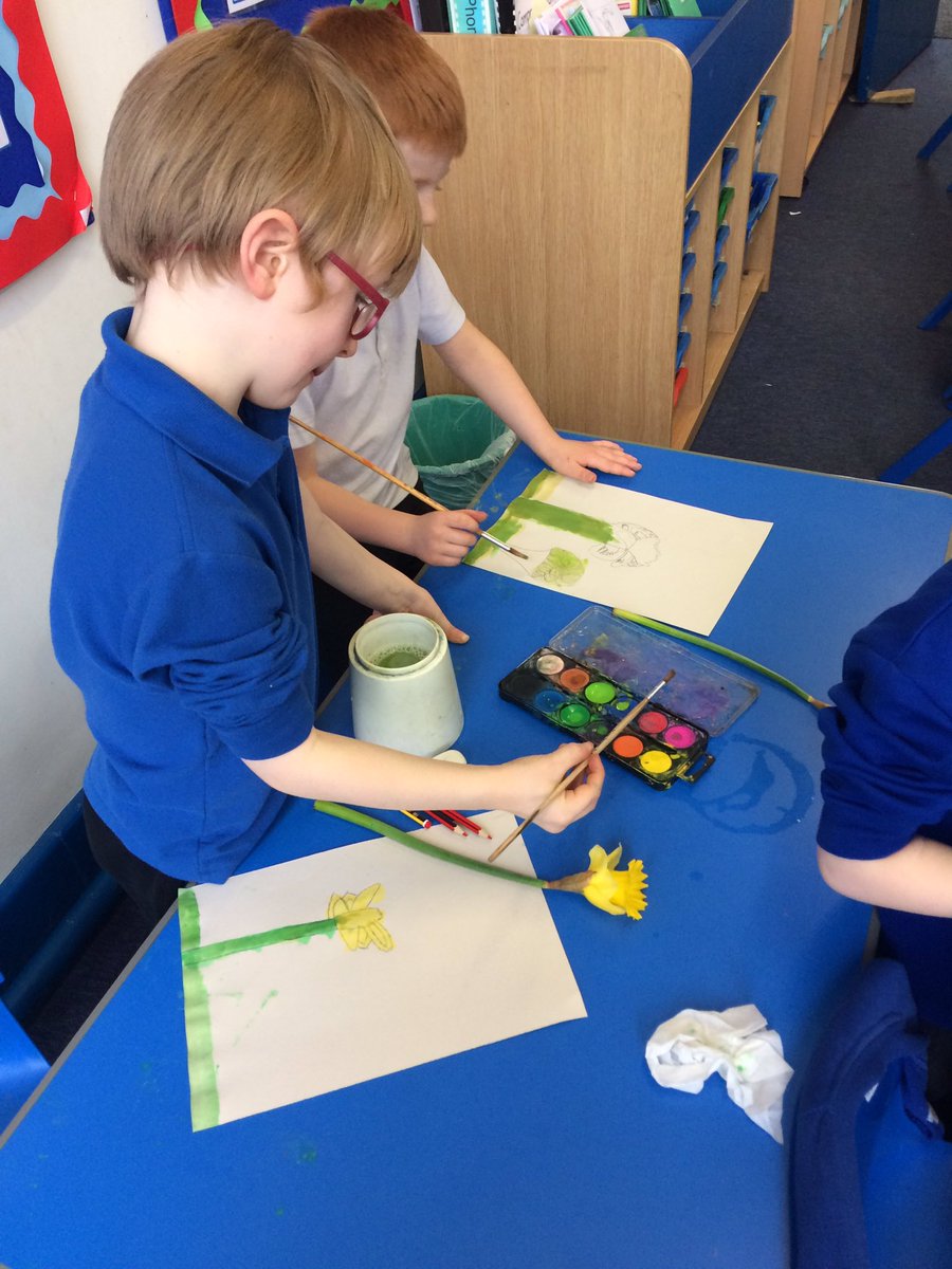 WfieldPrimary's tweet photo. #creativeweggies in Yr1 this afternoon using watercolours to create daffodil paintings. https://t.co/fnkrdWuJpn