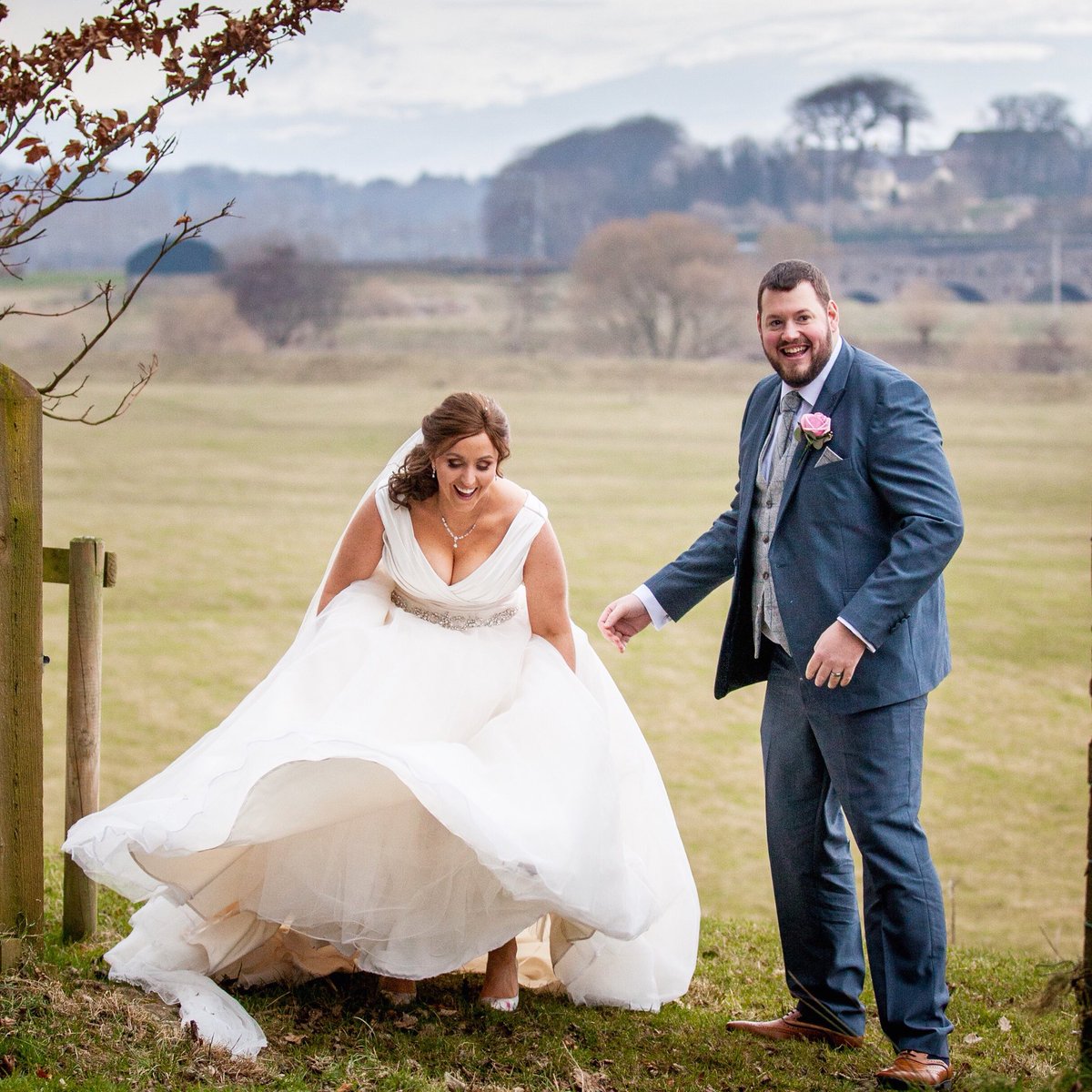 davpix's tweet photo. A shot from Saturdays wedding, a very cold day with snow in the mountain behind the newlyweds. Cherith and Craig had an absolute blast and enjoyed every minute no matter what was going on behind the scenes! #roepark #limavady https://t.co/j3El4B0rZi