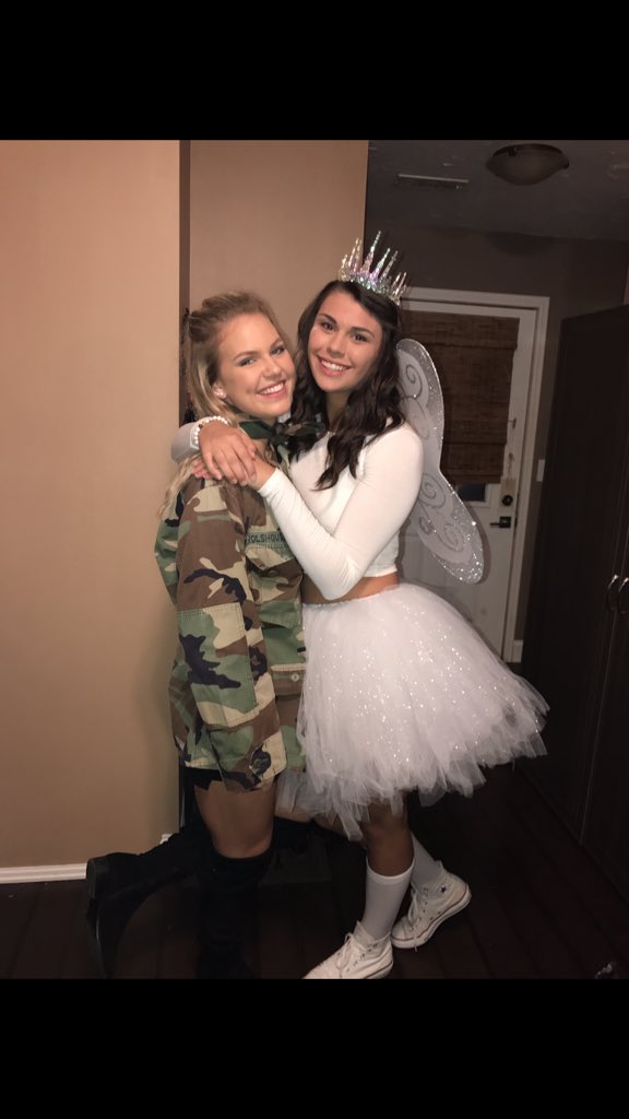 Jordyn1417's tweet photo. Happy Birthday B!! ❤️ ya to the 🌚 and 🔙. Miss you and have an amazing day!!🎊🌺🔆🍦💜💋 https://t.co/UioxqAU96Q