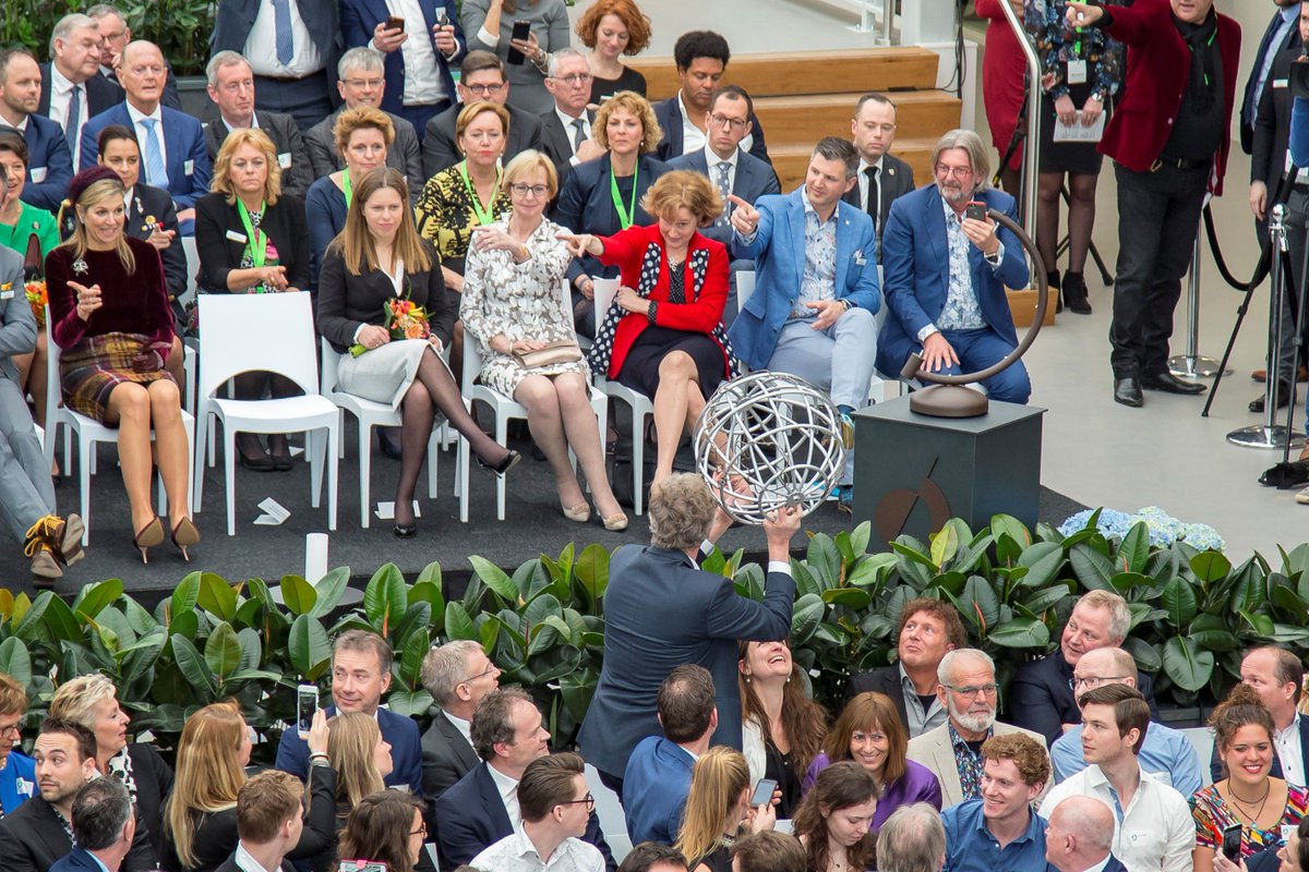 MultiModis's tweet photo. World Horti Center in Naaldwijk vandaag officieel geopend. #horticulture #glastuinbouw #tuinbouw #tuinbouwsector #toekomst #kenniseninnovatiecentrum #światowecentrumogrodnictwa #innowacja #nauka #hightech #onderzoek #Demokwekerij #Westalnd #zrównoważoneogrodnictwo #openingWHC https://t.co/0Ff7dk9R1Q