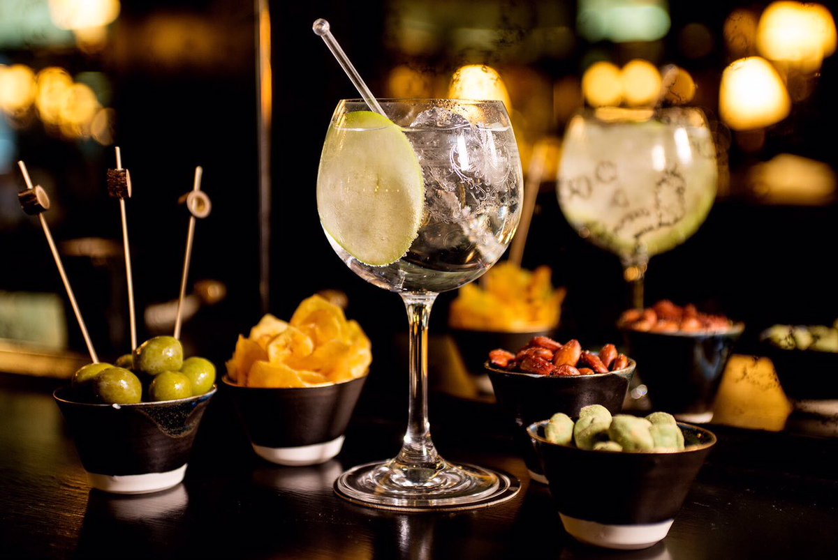 DarioBragaglia's tweet photo. #Torino #Giass il Milano dry #gin torna al Bar Cavour con una selezione di #cocktail inediti realizzati dall’head barman Marco Ciminnisi per festeggiare la ricorrenza dell’8 marzo. Tre le proposte: GIASS &amp; Tonic, Milano Sour e La dama bianca. Info e prenotazioni: tel.011 19211270 https://t.co/WRZ42wC6Un