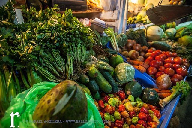 bellusphoto's tweet photo. Market #girrafael #costarica #limoncostarica #market #photography #BellusPhoto.com #travel #canon #5dmarkii #justbringit https://t.co/vkD6BPTJ7B https://t.co/QCZypKoqkk