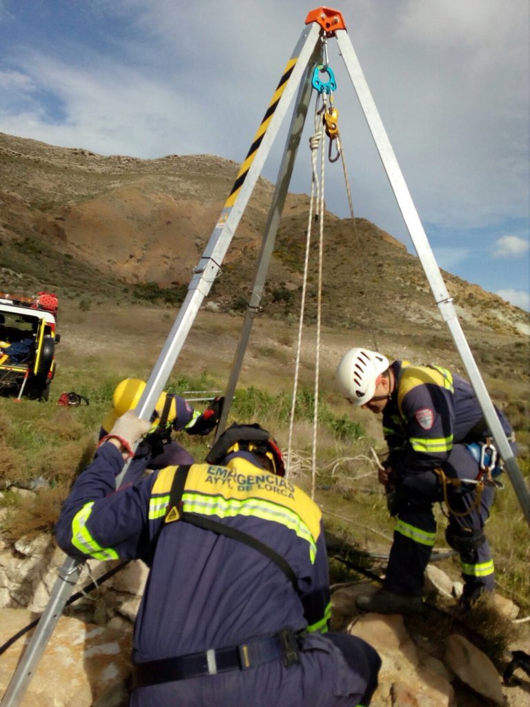 112Lorca's tweet photo. Mañana volvemos.
Servicio de Emergencias Municipal de #Lorca y voluntarios de Protección Civil se dirigirá a primera hora de la mañana a #Níjar (#Almería) a colaborar en la búsqueda de #GabrielCruz https://t.co/DoFeJGpAMx