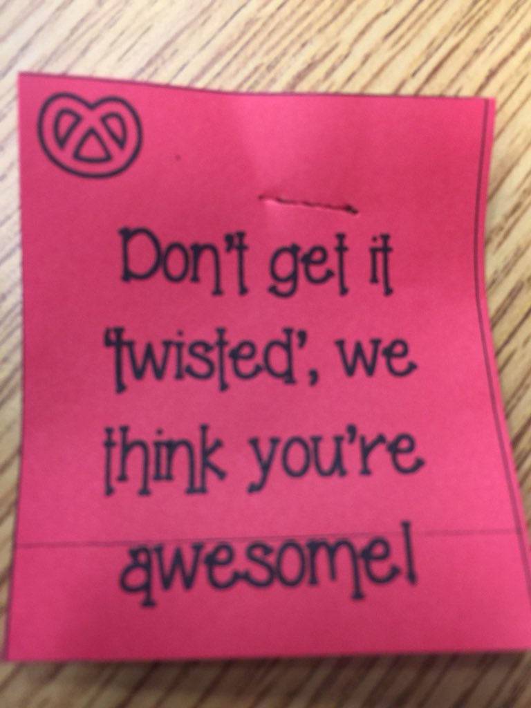 FOMSreads's tweet photo. Snacks are always better with a sweet note! Thank you @FOMSCardinals admin team! https://t.co/JfGOJuFYii