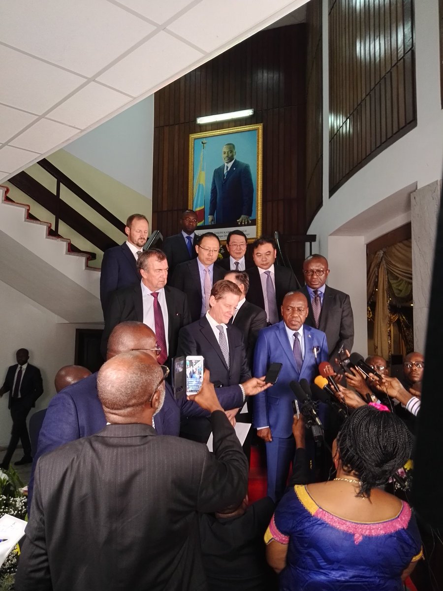 JeanClaudeMwewa's tweet photo. #RDC Audience terminée entre le Président Joseph #Kabila et les opérateurs miniers. Lecture du communiqué final. https://t.co/HCvUzr78HX