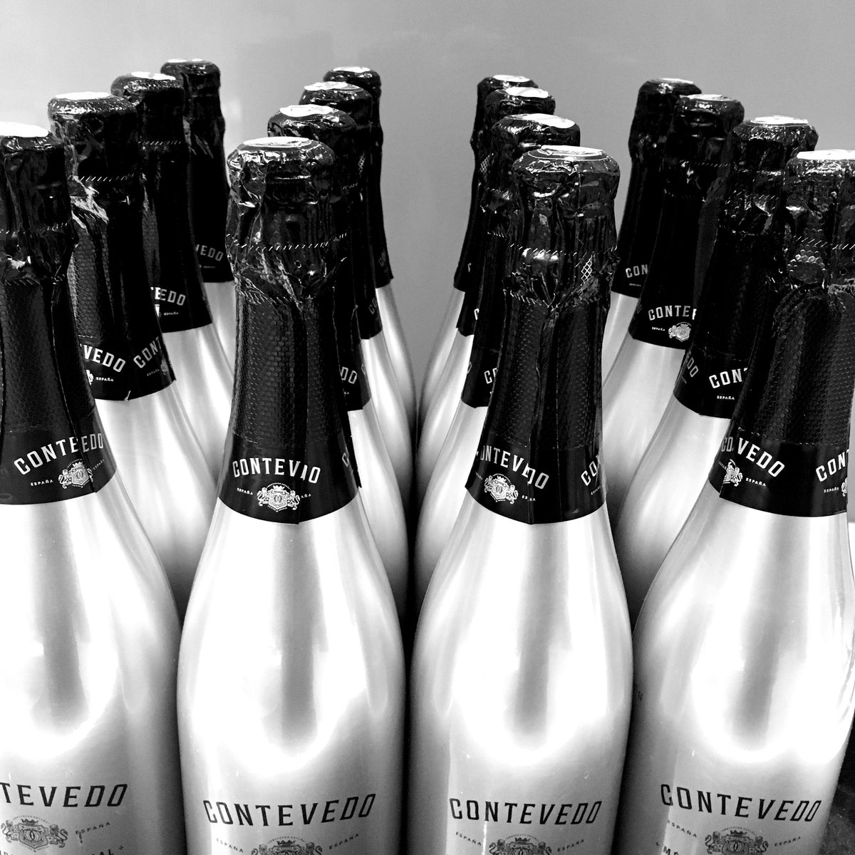 UoB_LapSoc's tweet photo. BALL UPDATE! WELCOME DRINKS @ Lapworth Museum 5:30!

Come over with your ticket &amp; get a free glass of bubbles 🌟 https://t.co/aJPuzTIo05