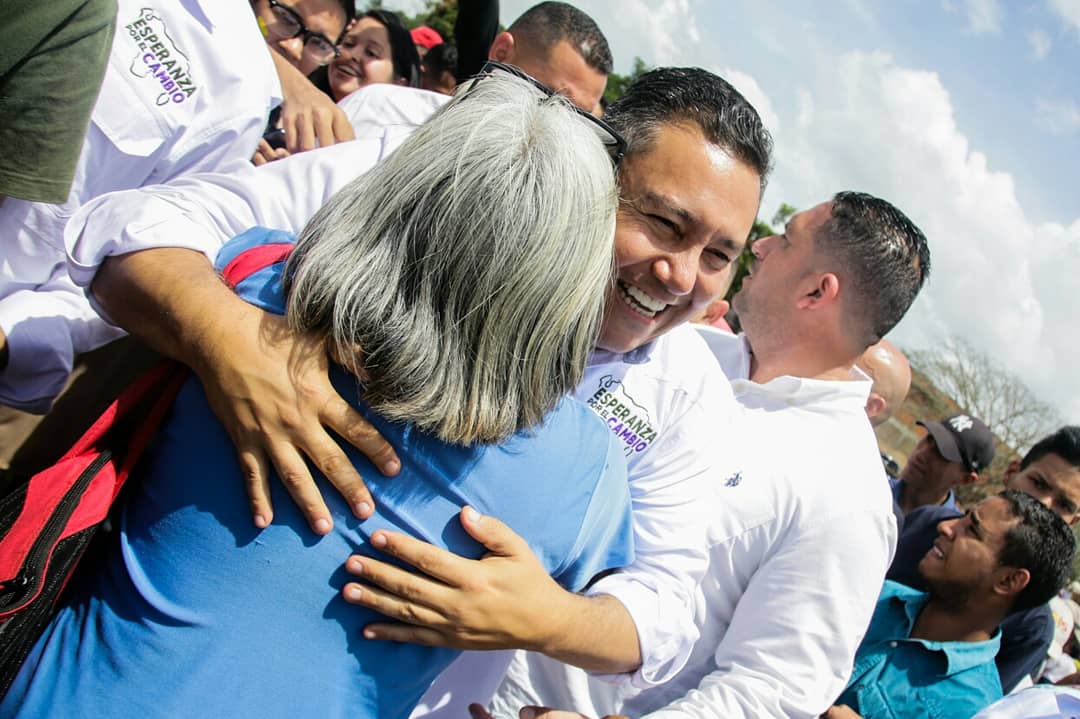 JAVIERBERTUCCI's tweet photo. Gracias Monagas por ese caluroso recibimiento. Nos preparamos para mañana seguir llevando #EsperanzaPorElCambio a Sucre. https://t.co/JGUe6cyzhW
