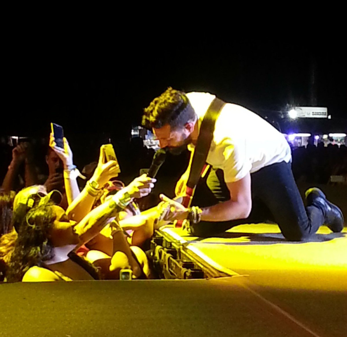 1Fan_Runaway's tweet photo. One of my all time favorite PARTY PIT PASS PICS!!
@OldDominion @RunawayCountry #RunawayCountry2016 #BestPartyInFlorida @OHP_Venues @Kissimmee @K923Orlando @Budweiser @LazydaysRV https://t.co/yi2Wn6SuTx