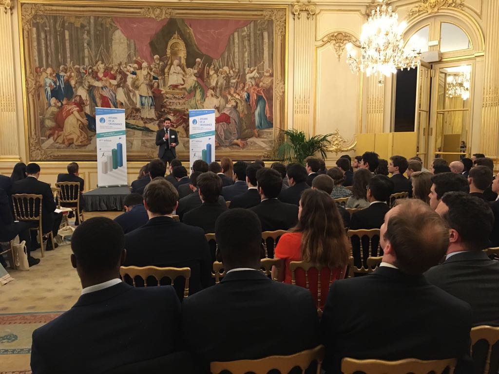 Lazard's tweet photo. Vous êtes plus de 200 à être venus ce soir aux #AteliersdelaCroissance découvrir les carrières chez @Lazard, #Advancy, @Ardian et @8Advisory ! https://t.co/DEoBWSQPAj