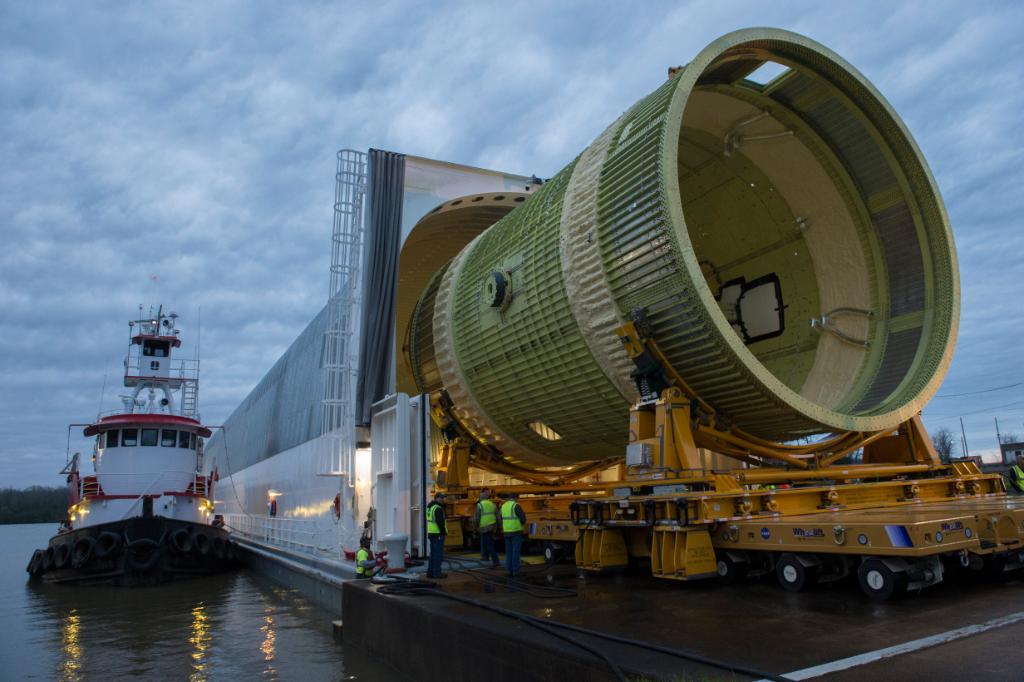 NASA_Marshall's tweet image. It's here! The @NASA_SLS core stage intertank test article arrived earlier this week on @NASA's barge Pegasus! At #NASAMarshall, the hardware will undergo extensive testing! LEARN MORE &amp;gt;&amp;gt; go.nasa.gov/2D7jv1c