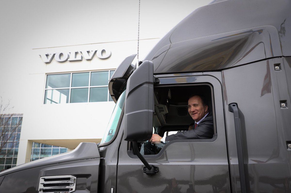 SwedeninUSA's tweet photo. Prime Minister Löfven and the Swedish business delegation visit Volvo Group in Hagerstown, MD. #SwedeninUSA #USjobsbySweden https://t.co/lsPhWWMMUM