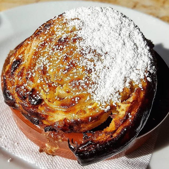 StevePratt3's tweet photo. https://t.co/Eip2uqpkwY Now that is a dessert! Regrann from @nad_eat - The last course of our fabulous brunch at @le_valois was typical dessert from sugar Shack : "pouding chômeur" and "pet de soeur ". They were both divine and worked well together . The… https://t.co/mWSCcF6TGe https://t.co/yoQpSulacK