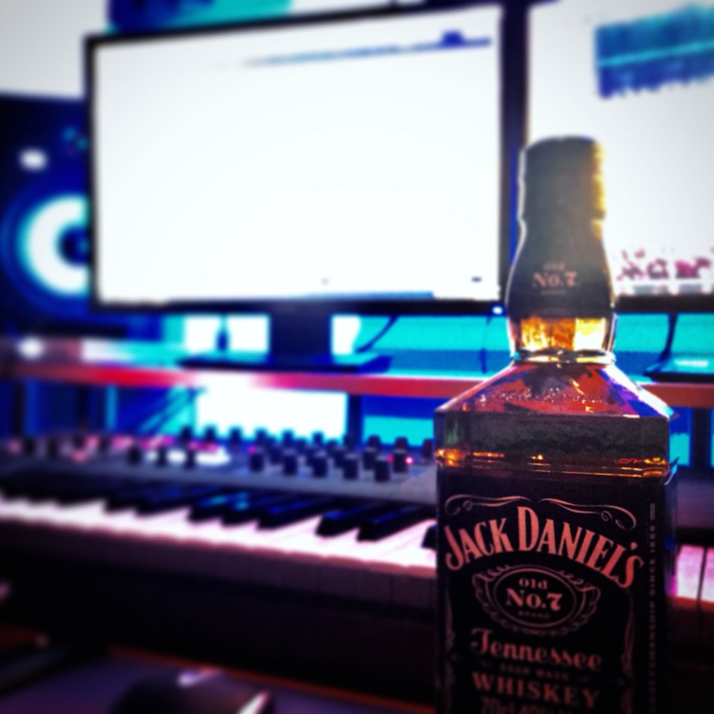 djcallyofficial's tweet image. Thanks Chrissy D 👊🥃 Great to know your studio session was appreciated that much #studioengineering #thankyougift