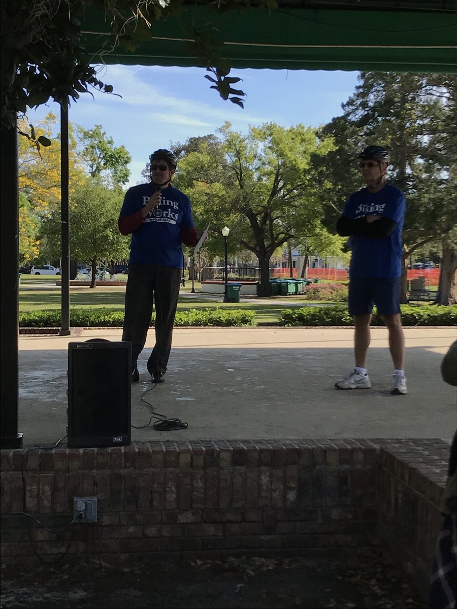 bikewalkcfl's tweet photo. 4th Annual Winter Park @HealthyCentralF Bike-to-Work day City Commissioner #bike2workwp @garyseidel4winterpark https://t.co/NFtdfLajMd