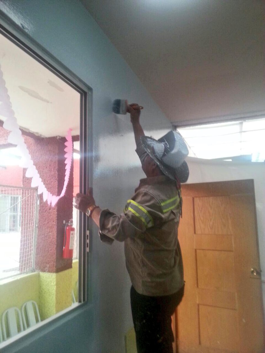 Trabajadores de la <a href="/DelCuauhtemoc/">Cuauhtémoc Del Moral</a> realizan trabajos de mantenimiento en el CENDI Tepito, para garantizar instalaciones dignas y seguras a niñas y niños.