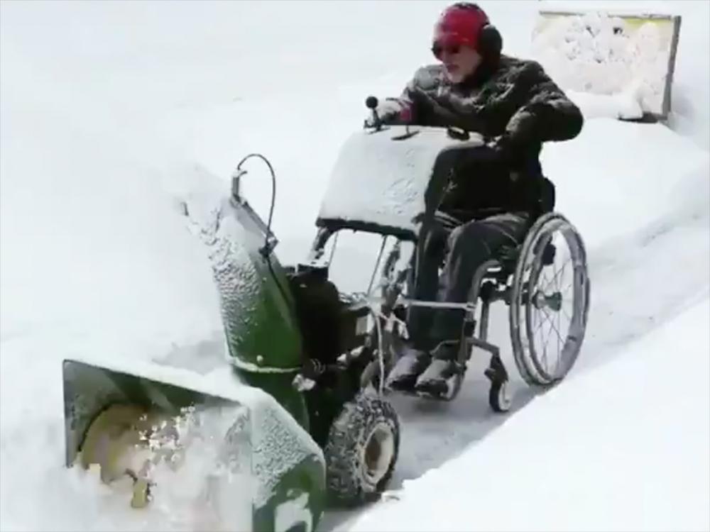 calgarysun's tweet photo. Snow Angel: #Calgary man straps wheelchair to snowblower, digs out neighbours: https://t.co/dwC1KksYZR #yyc https://t.co/Jpba5Mc0XE